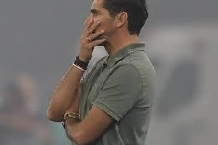 Abel tem dilema e pode ser obrigado a escalar titulares