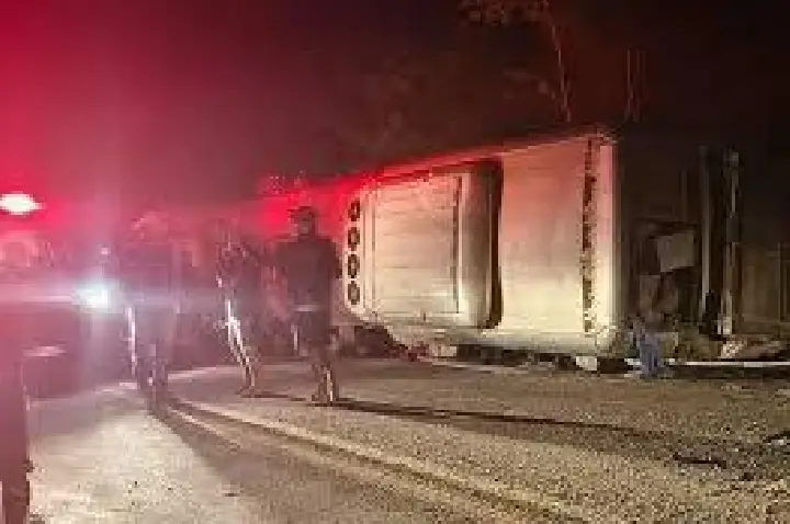 Acidente com ônibus de turismo deixa ao menos 15 mortos