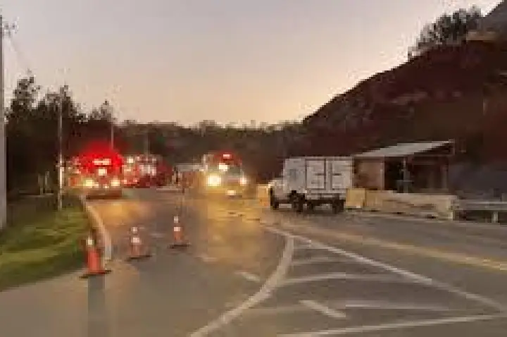 Acidente entre ônibus de SP e caminhão deixa mortos no RS