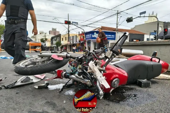 Acidente gravíssimo na Rodrigues, em Bauru, deixa homem ferido