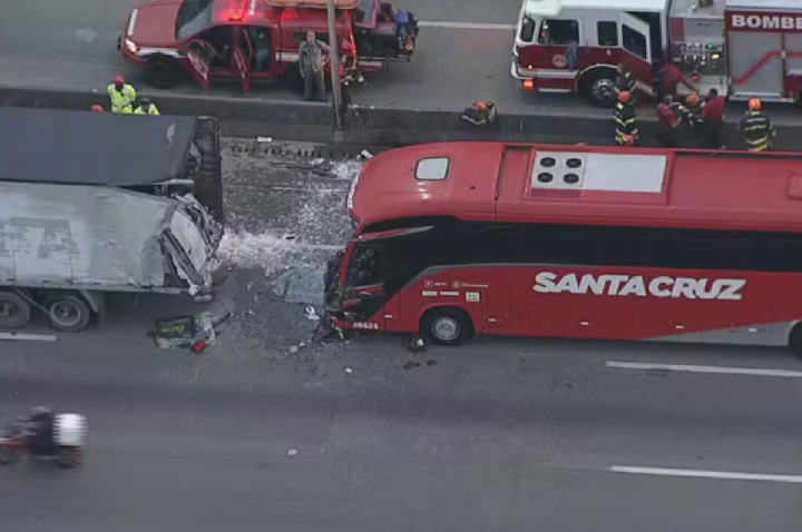 Acidente na Fernão Dias mata 1 e fere outras 6 pessoas