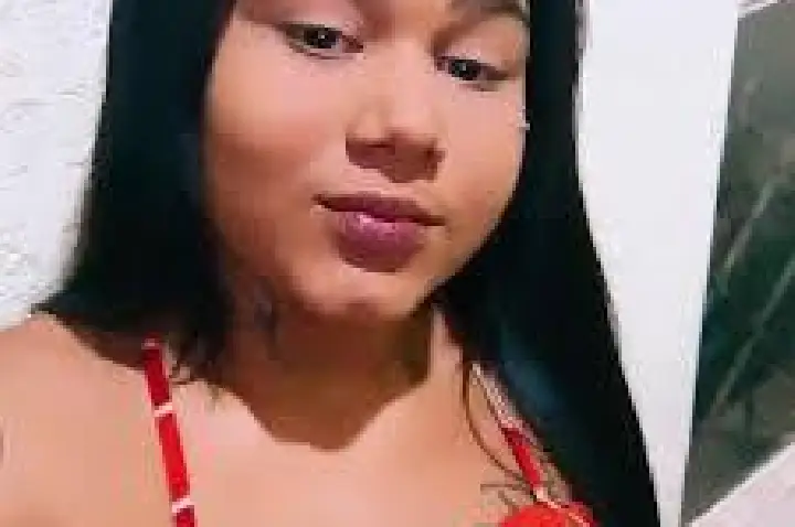 Adolescente de 17 anos é morta a tiros dentro de casa