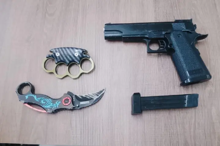Adolescente é detido ao entrar armado em escola de Bauru