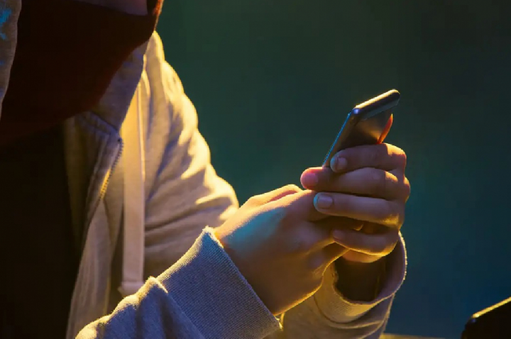 AGU notifica Google para ignorar sites que criam nudes com IA