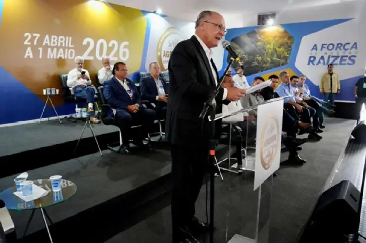 Alckmin anuncia R$ 10 bi para modernização de máquinas agrícolas