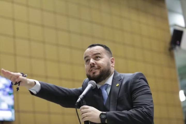 Aliado de Eduardo defende candidato do PL contra Tarcísio em SP