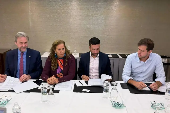 Aliados de Lula vão aos EUA, e Janones diz que faltou humildade
