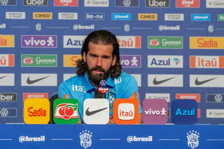 Alisson se derrete por Ancelotti: 'Transformou o ambiente'