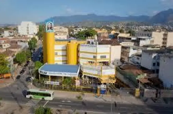 Aluna de 13 anos leva tiro na barriga dentro de escola no Rio