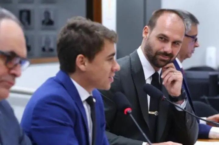 Alvo de Eduardo, Nikolas citou Flávio em apenas 10 de 544 posts