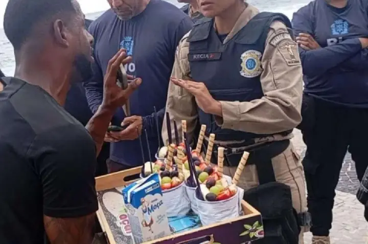 Ambulante cobra R$ 700 de turistas por dois açaís e acaba preso