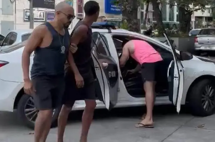 Ambulante é preso sob suspeita de cobrar R$ 8.500 em caipirinha