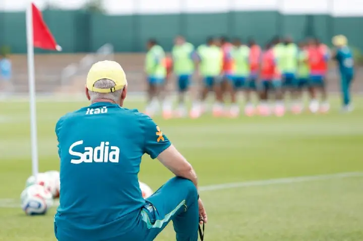 Ancelotti repete Tite e deve estrear com 8 remanescentes de 2022