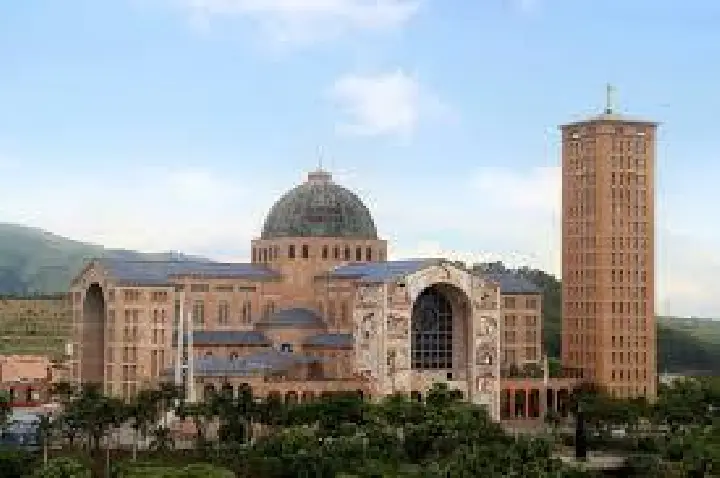 Aparecida: 450 mil visitantes e R$ 168 mi de movimento no feriado