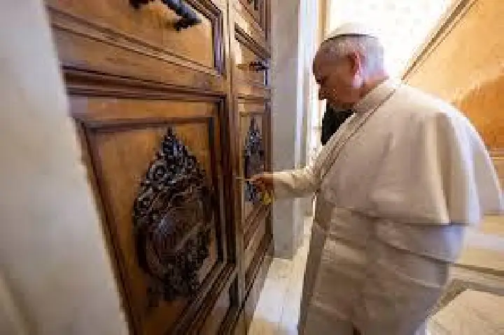 Apartamento papal é reaberto após morte de Francisco