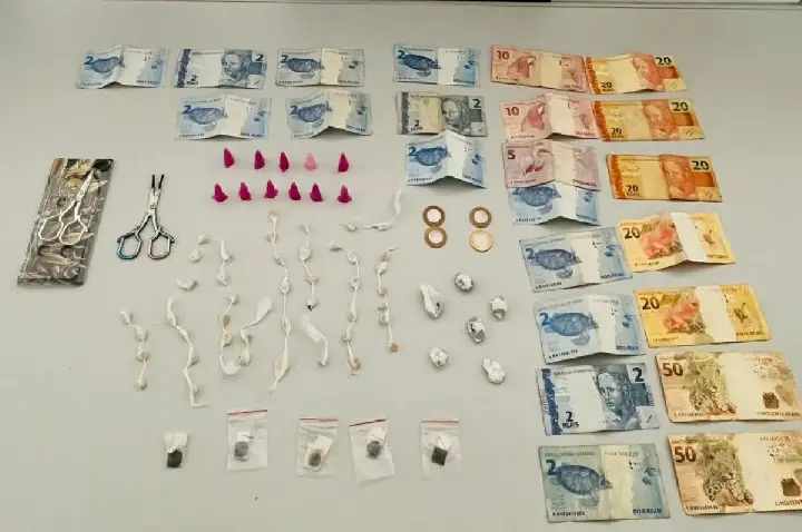 Após cerco, Polícia Civil detém dupla na 'biqueira do lago'