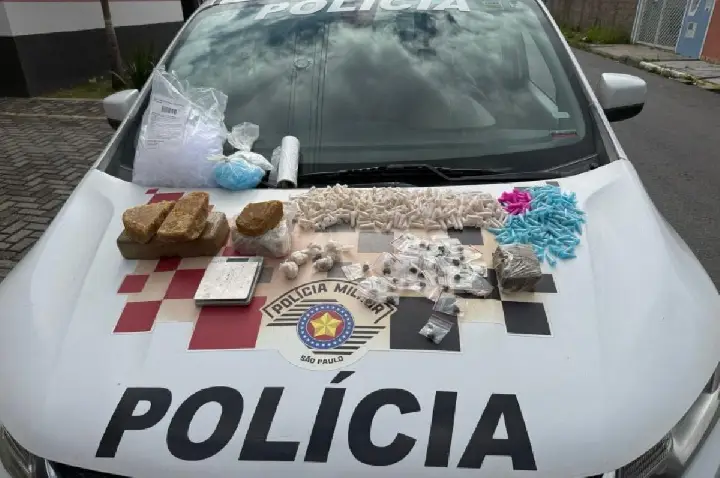 Após denúncia, PM encontra 3 kg em barraco de madeira na região