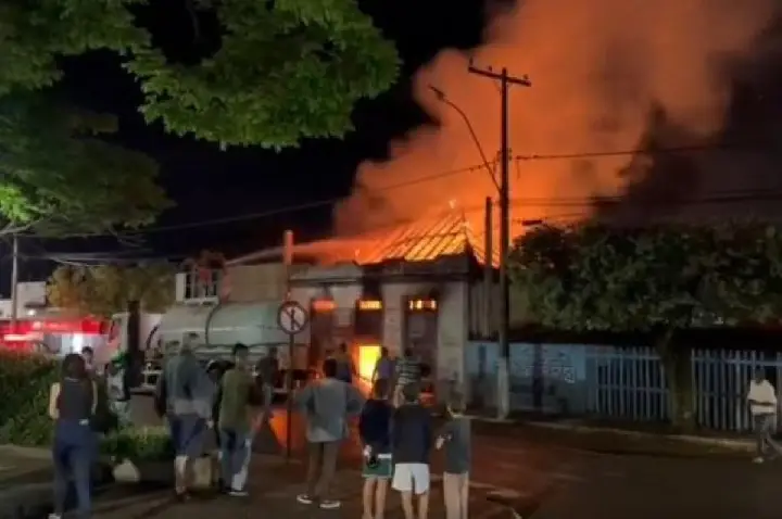Após incêndio em imóvel, corpo é encontrado carbonizado