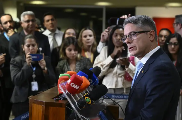 Após manobra do governo, relatório da CPI é rejeitado no Senado