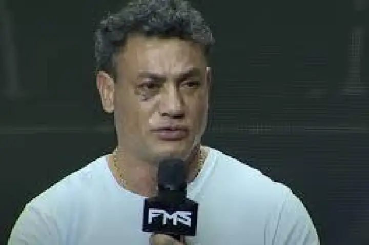 Após pancadaria em ringue, Popó chora e anuncia aposentadoria