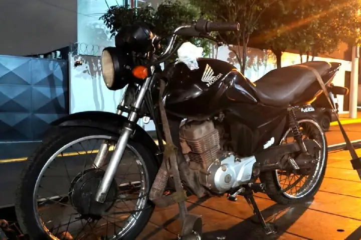 Após três dias do furto, Baep flagra moto com adolescente