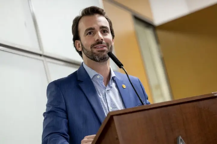 Assembleia abre processo que pode cassar bolsonarista Lucas Bove