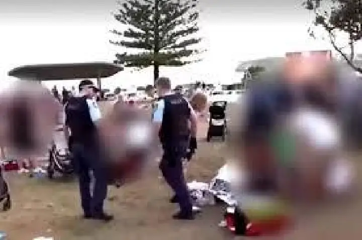 Ataque a tiros em praia deixa 12 mortos em festival judaico