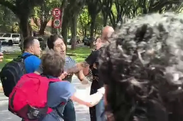 Ato de Pavanato acaba em agressões e estudante hospitalizado