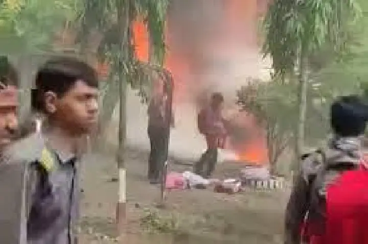 Avião militar cai em campus escolar e mata 19, VÍDEO