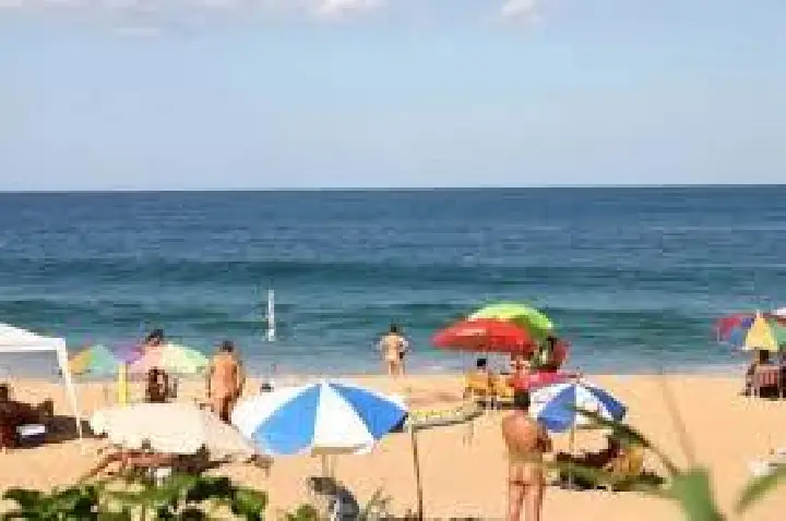 Balneário Camboriú vai proibir naturismo em praia pioneira