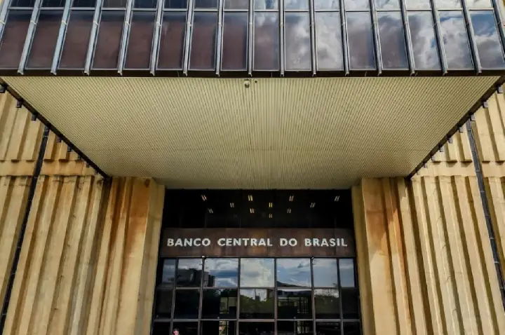 Banco Central reduz juros básicos para 13,75% ao ano