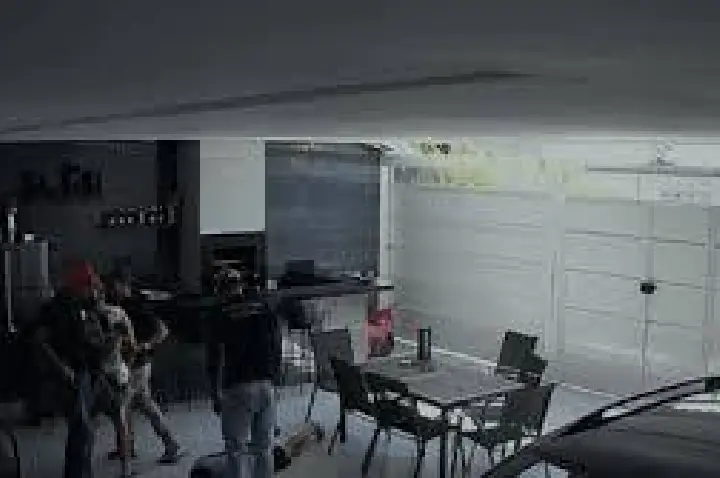 Bandidos disfarçados de policiais civis invadem e assaltam casa