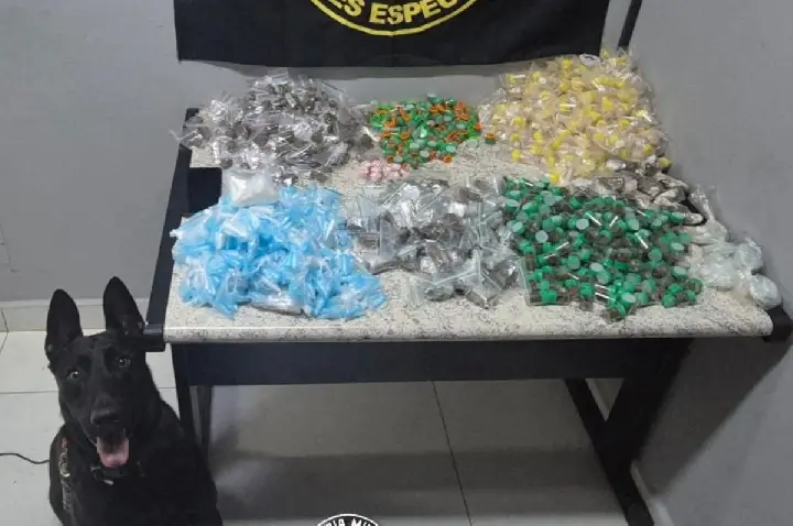 Bauru: após abordagem em viela, Baep apreende mala com drogas