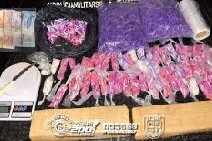 Bauru: homem libera vistoria e Baep flagra 900 pinos com cocaína