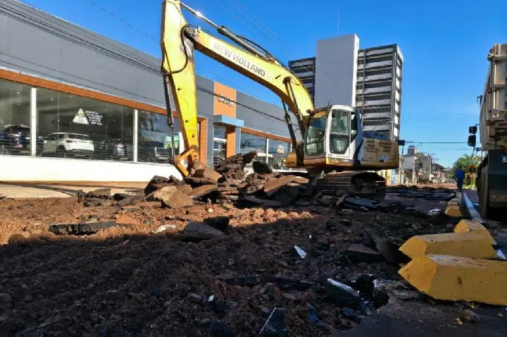 Bauru passa por limpeza após destruição na Nações; VÍDEO