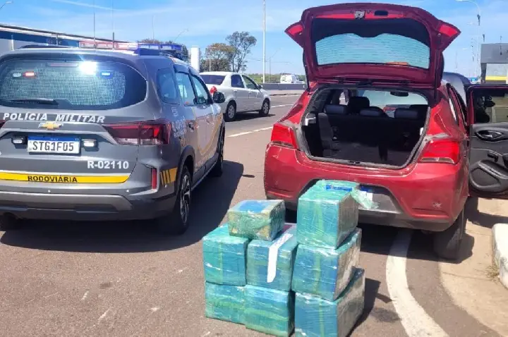 Bauru: PM Rodoviária flagra carro recheado de maconha na Rondon