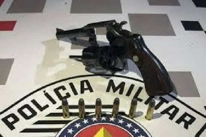 Bauru: PM usa taser para conter homem armado após fuga e desacato