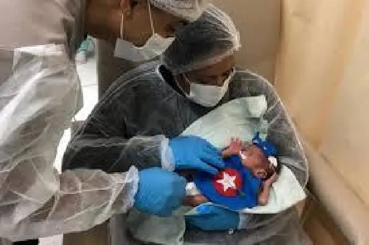 Bebê nasce com 715 gramas em Bauru e trava batalha pela vida