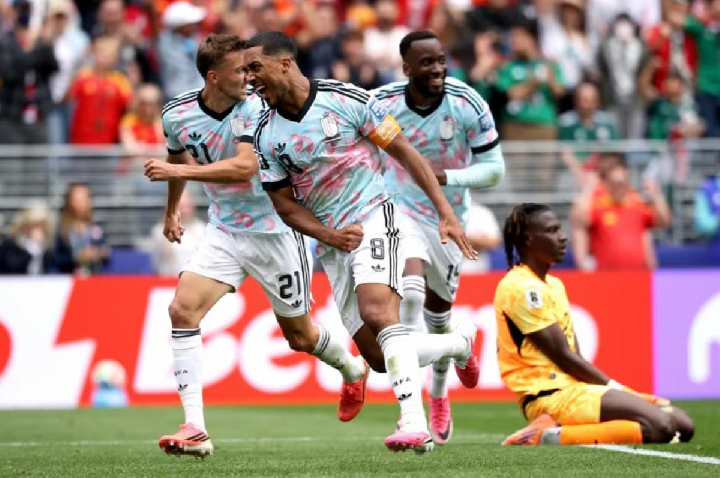 Bélgica vira contra o Senegal com pênalti no final da prorrogação