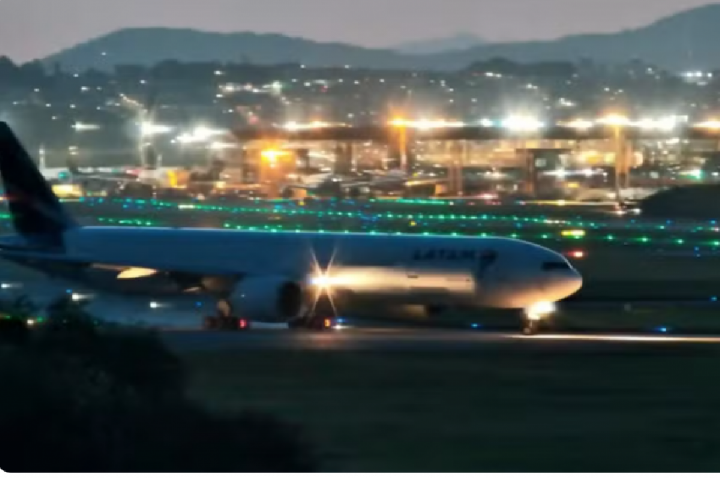 Boeing da Latam abortou decolagem após motor superaquecer
