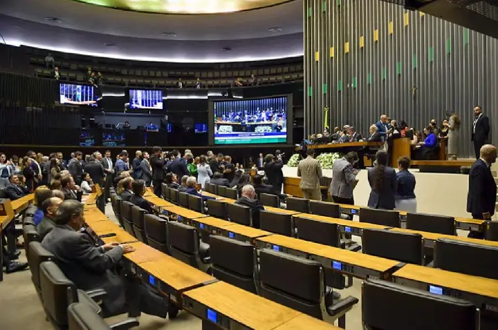 Bolsonaristas atacam mas Congresso espera validação de dosimetria