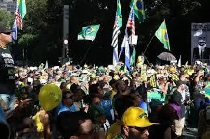 Bolsonaristas fazem ato pró-Trump em Brasília