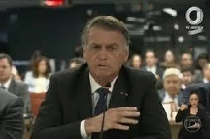 Bolsonaro admite estudo de 'possibilidades' para reverter eleição