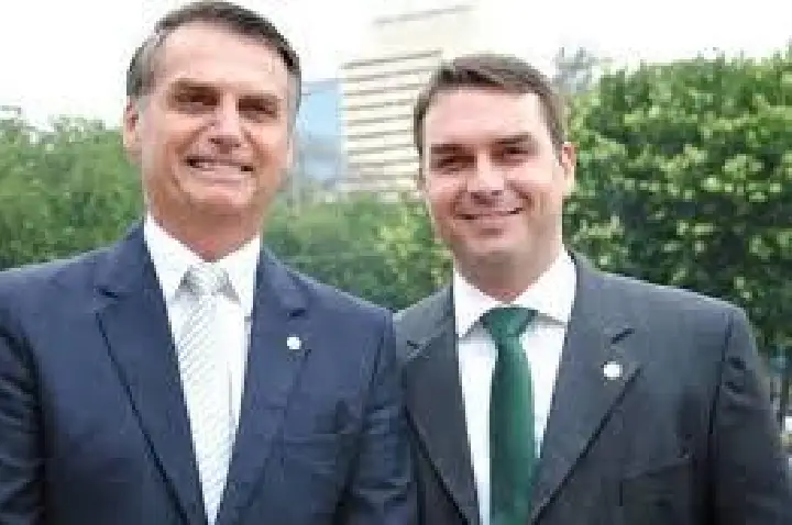 Bolsonaro chega ao ano eleitoral enfraquecido; Flávio é esperança