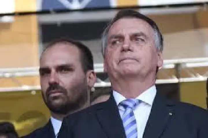 Bolsonaro de tornozeleira eletrônica; PF cita estímulo de tarifas