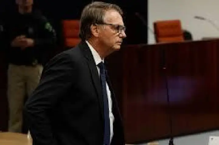 Bolsonaro determinou transição, não golpe, afirma defesa ao STF