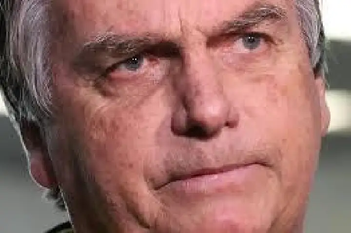 Bolsonaro é condenado a 27 anos e três meses de prisão