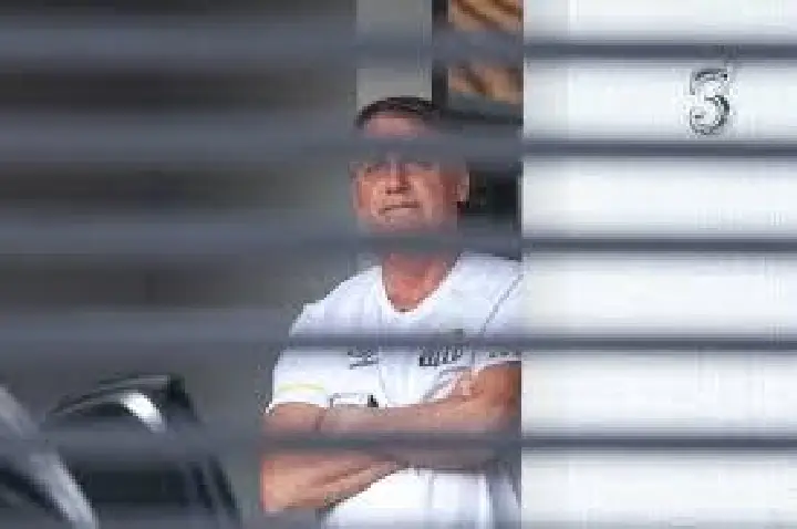 Bolsonaro é orientado a não ir ao próprio julgamento