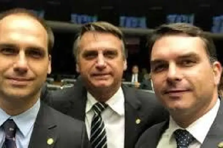 Bolsonaros esperam mais sanções dos EUA após condenação de Jair