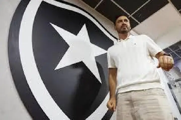 Botafogo oficializa contratação de Davide Ancelotti